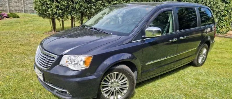 chrysler koło Chrysler Town &amp; Country cena 58000 przebieg: 194000, rok produkcji 2013 z Koło